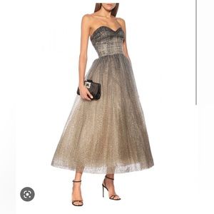 Stunning Monique Lhuillier Black and Gold gown, Fit to size 0